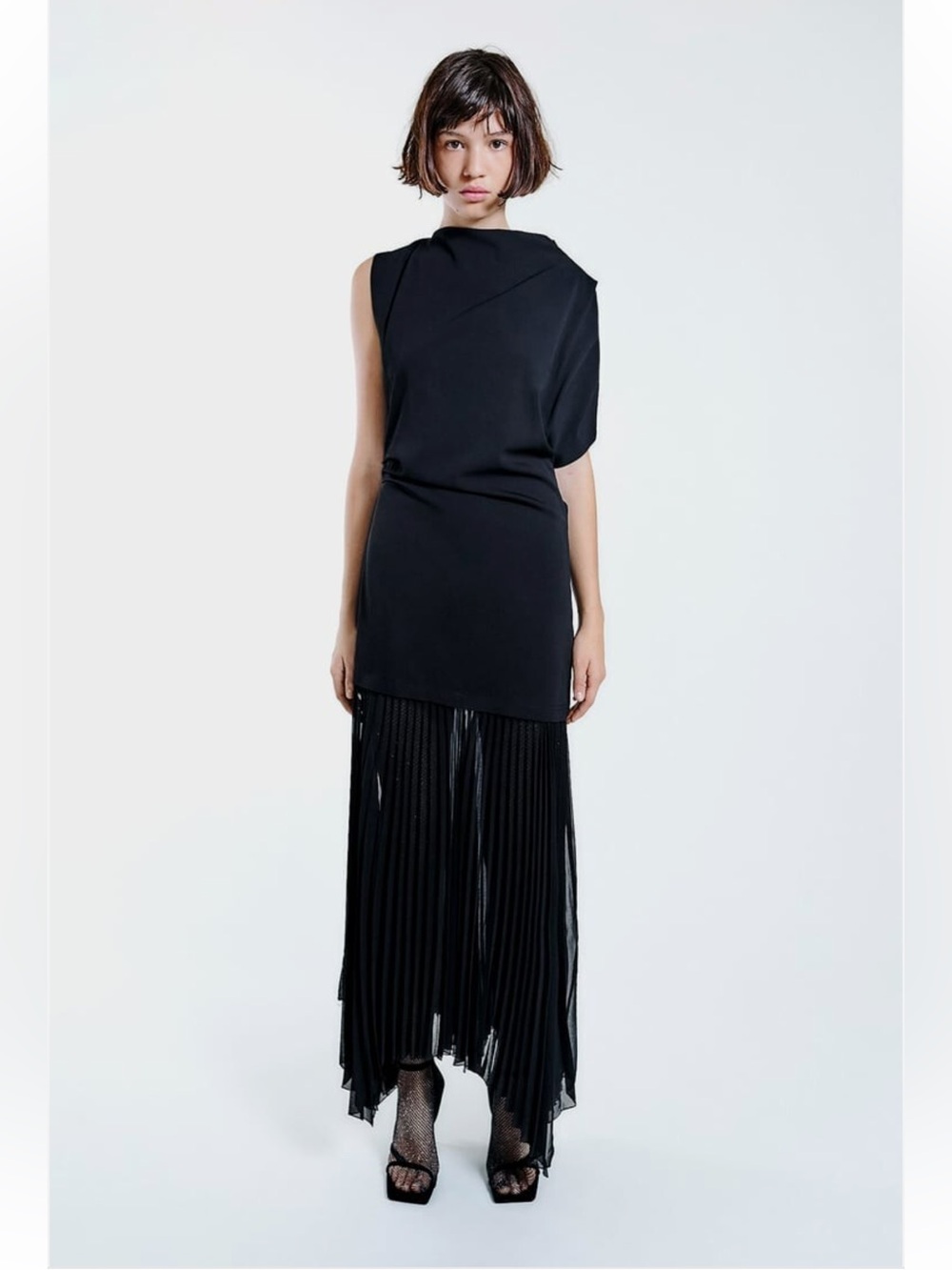 NWT ZARA RUCHED PLEATED DRESS
LIMITED EDITION